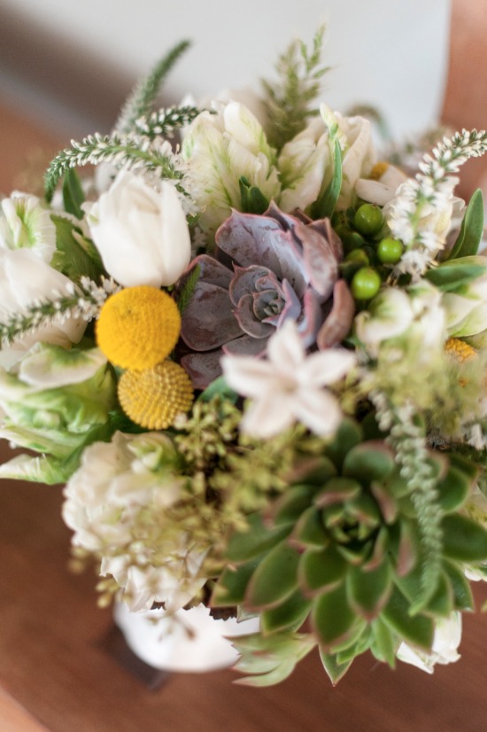 ocean-blue-and-yellow-springtime-wedding