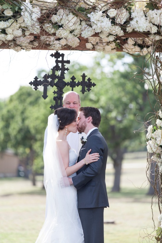 ocean-blue-and-yellow-springtime-wedding