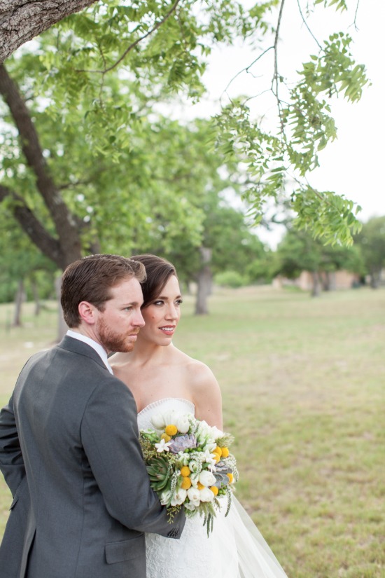 ocean-blue-and-yellow-springtime-wedding