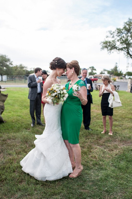 ocean-blue-and-yellow-springtime-wedding
