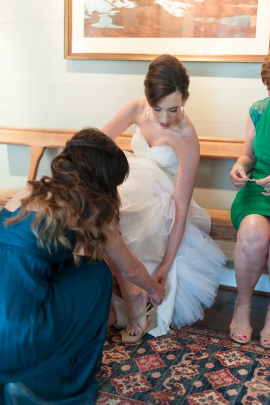 ocean-blue-and-yellow-springtime-wedding