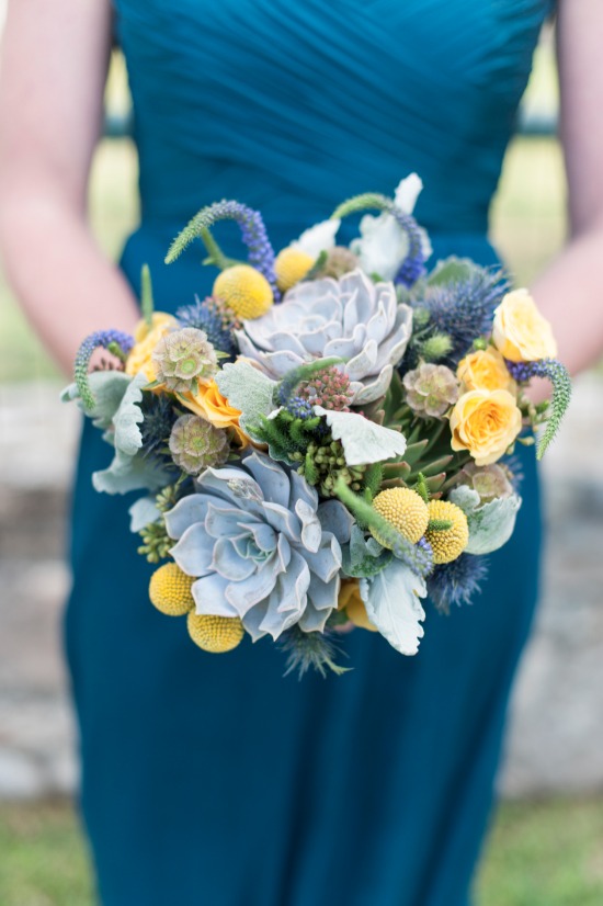 ocean-blue-and-yellow-springtime-wedding