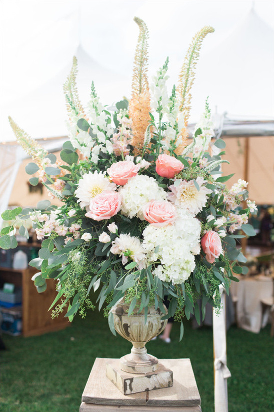 flower arrangement @weddingchicks