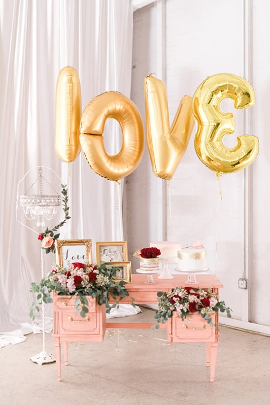 gold and pink cake table decor @weddingchicks