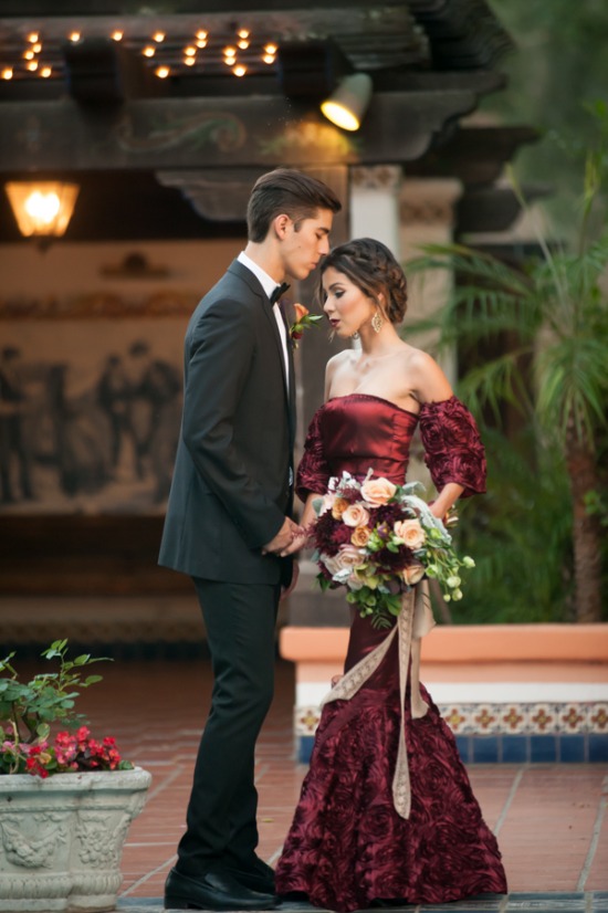 red-and-gold-spanish-wedding-ideas