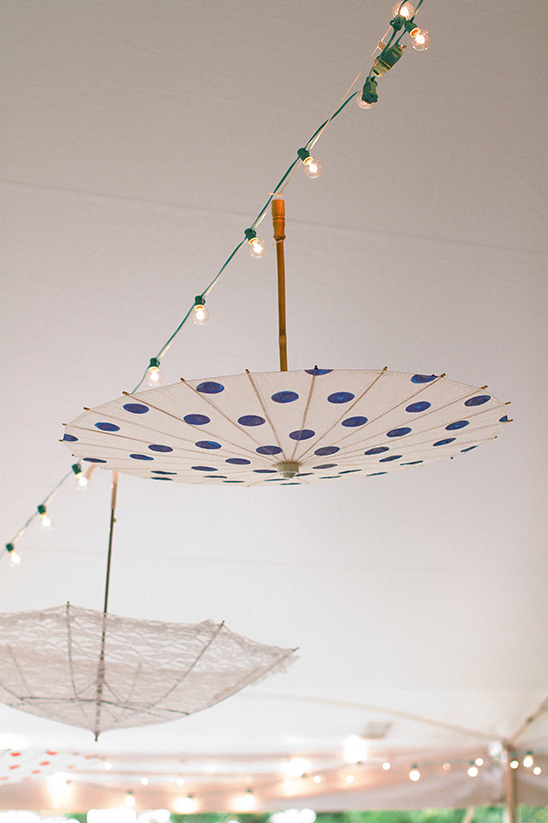hanging umbrella decor @weddingchicks