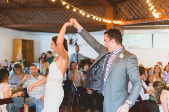 rustic-purple-and-white-outdoor-wedding