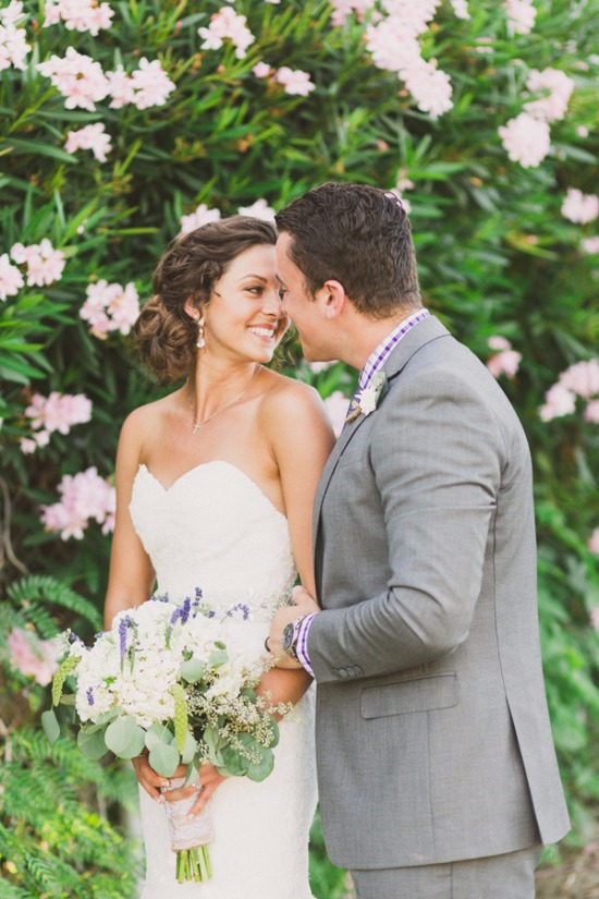 rustic-purple-and-white-outdoor-wedding