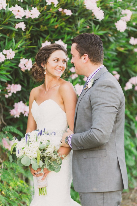 rustic-purple-and-white-outdoor-wedding