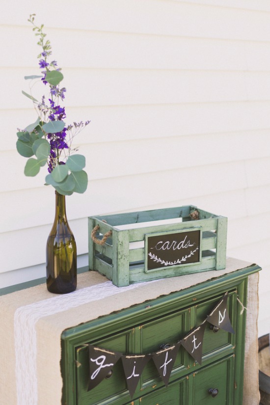 rustic-purple-and-white-outdoor-wedding