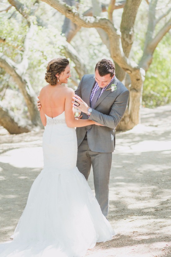 rustic-purple-and-white-outdoor-wedding