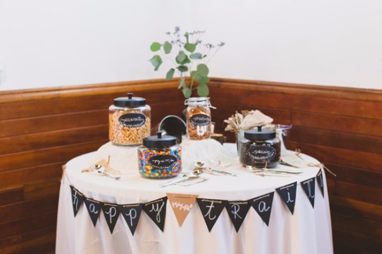 rustic-purple-and-white-outdoor-wedding