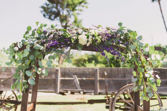 rustic-purple-and-white-outdoor-wedding