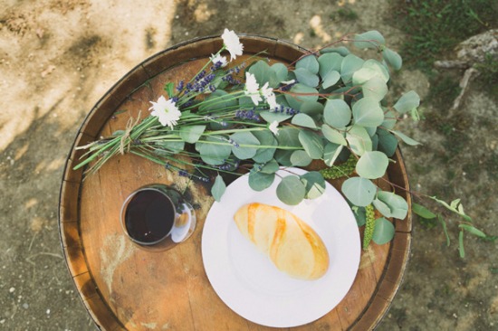 rustic-purple-and-white-outdoor-wedding