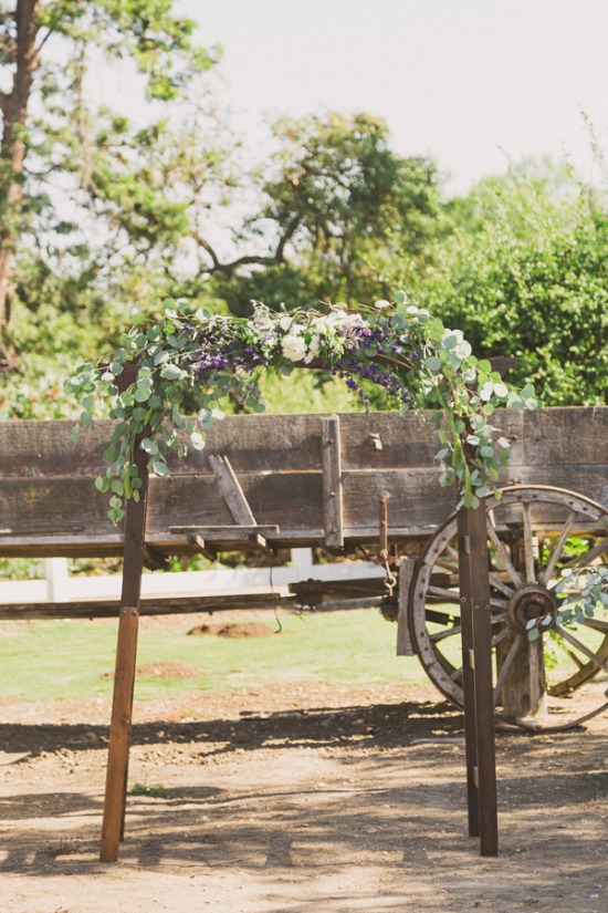 rustic-purple-and-white-outdoor-wedding