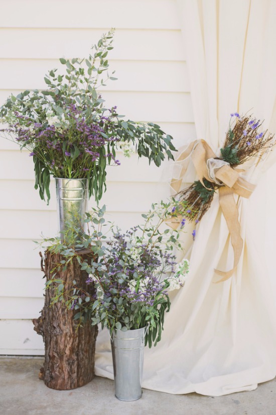 rustic-purple-and-white-outdoor-wedding
