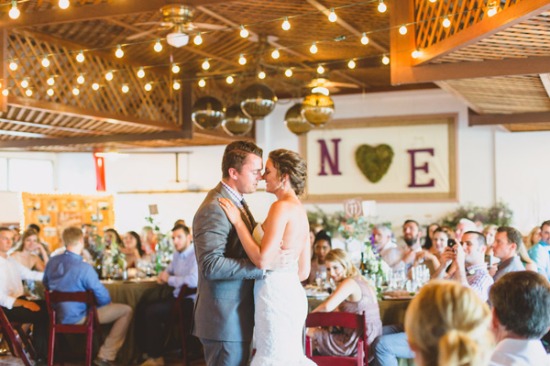 rustic-purple-and-white-outdoor-wedding