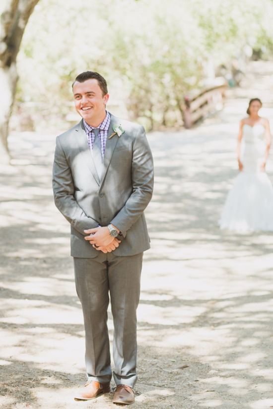 rustic-purple-and-white-outdoor-wedding