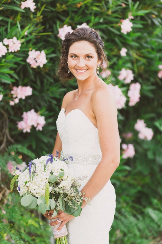 rustic-purple-and-white-outdoor-wedding