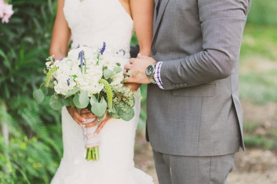 rustic-purple-and-white-outdoor-wedding