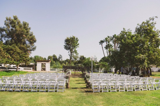 rustic-purple-and-white-outdoor-wedding