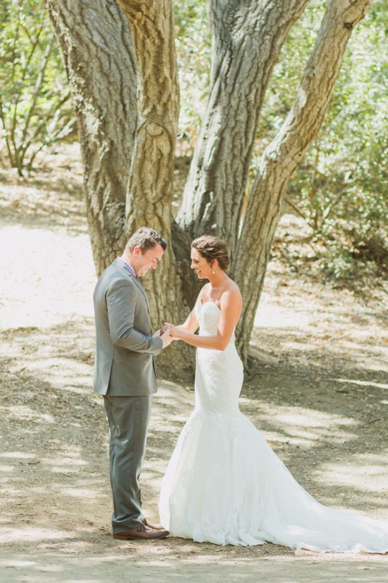 rustic-purple-and-white-outdoor-wedding