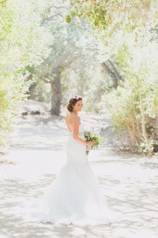 rustic-purple-and-white-outdoor-wedding
