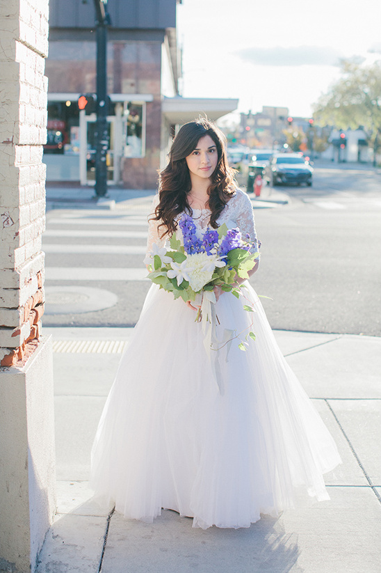 Simple Blue and White Bouquet Recipe @weddingchicks