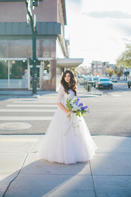 Simple Blue and White Bouquet Recipe @weddingchicks