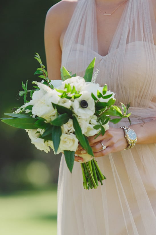 white bridesmaid bouquet @weddingchicks