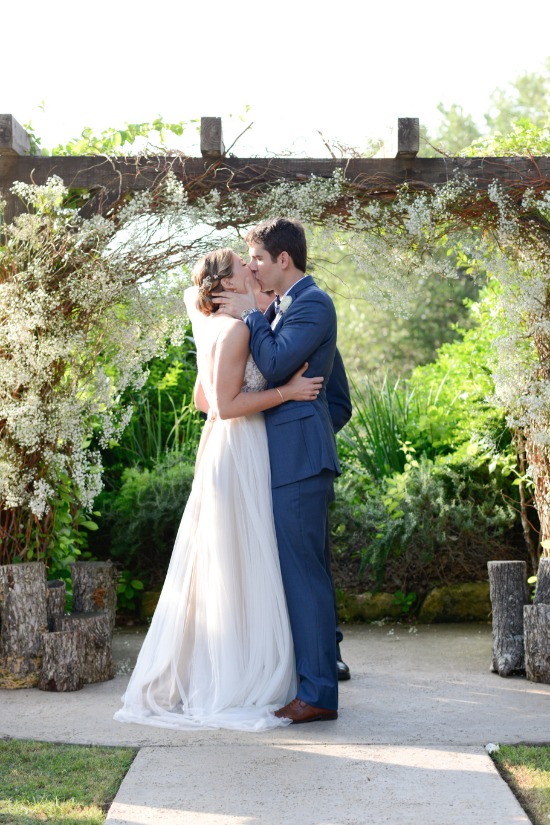 soft-pink-focus-on-family-wedding