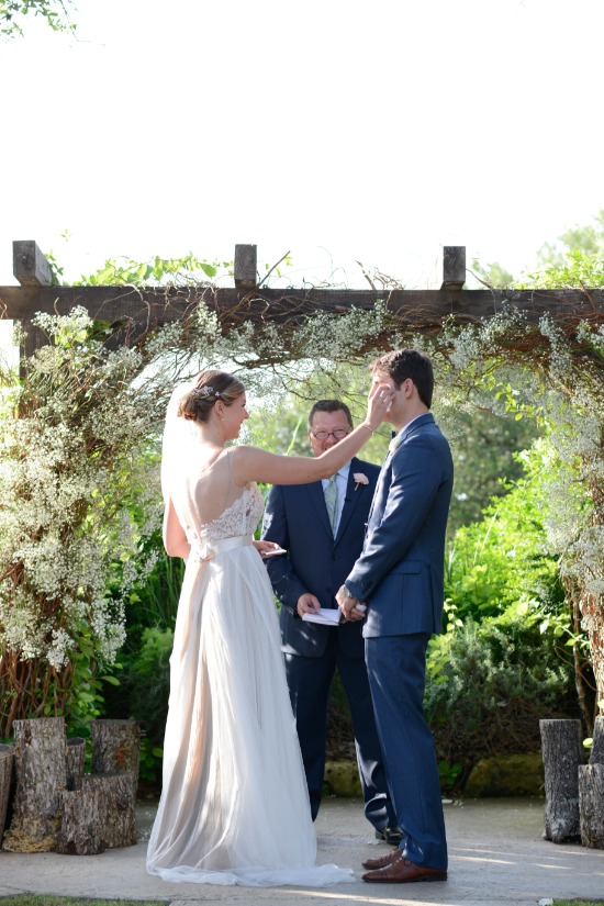 soft-pink-focus-on-family-wedding