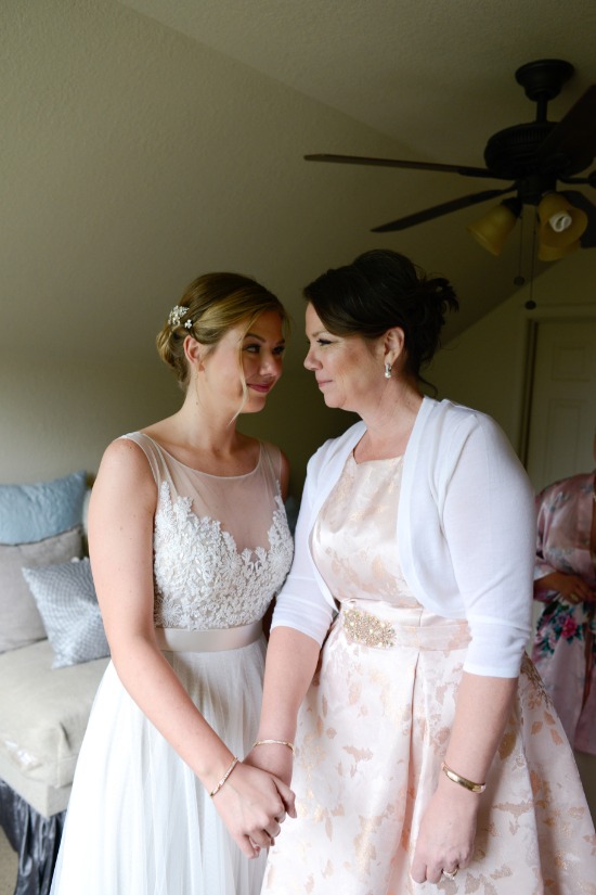 soft-pink-focus-on-family-wedding