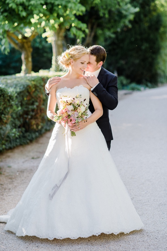 summer-romance-garden-wedding