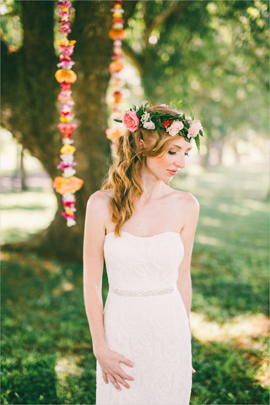 bridal floral crown look @weddingchicks