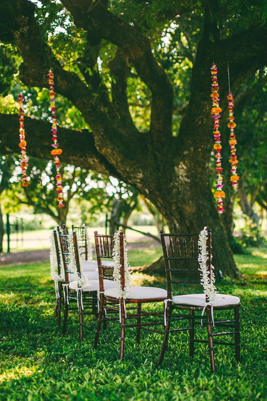 Hawaiian outdoor ceremony details @weddingchicks