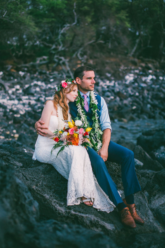 Hawaiian wedding photo ideas @weddingchicks