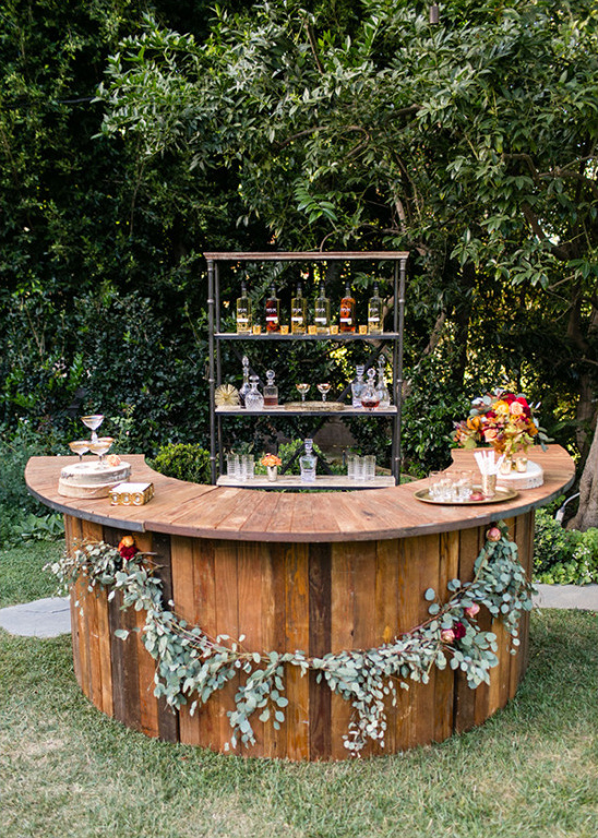 outdoor wedding bar idea @weddingchicks