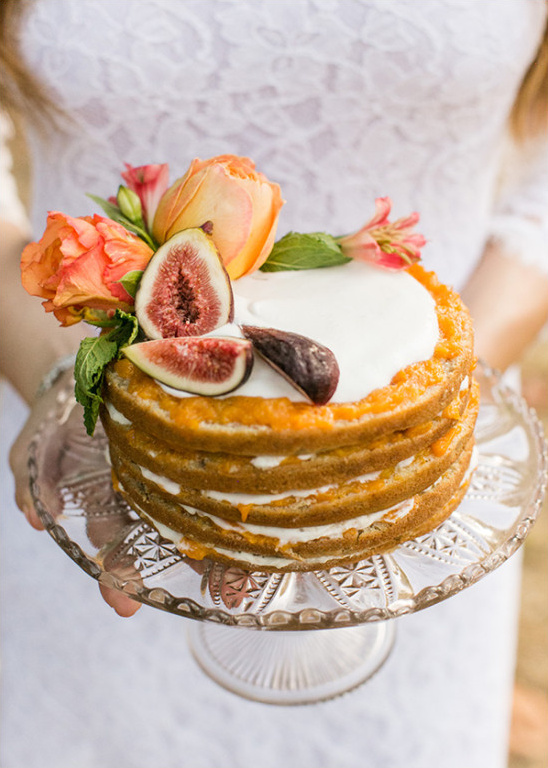 fruit layer wedding cake @weddingchicks