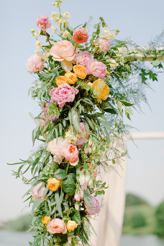 wedding arch flowers @weddingchicks