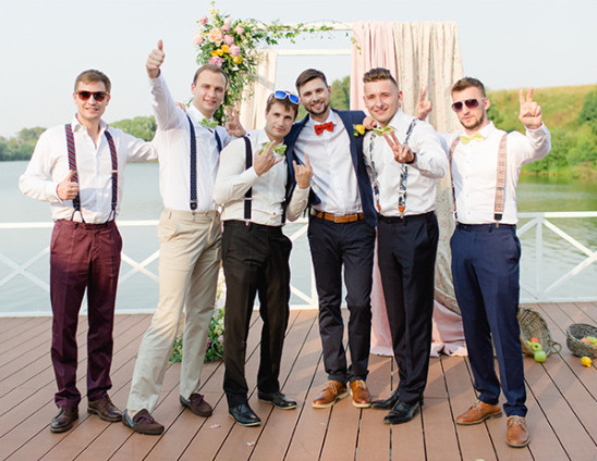 mismatched groomsmen @weddingchicks