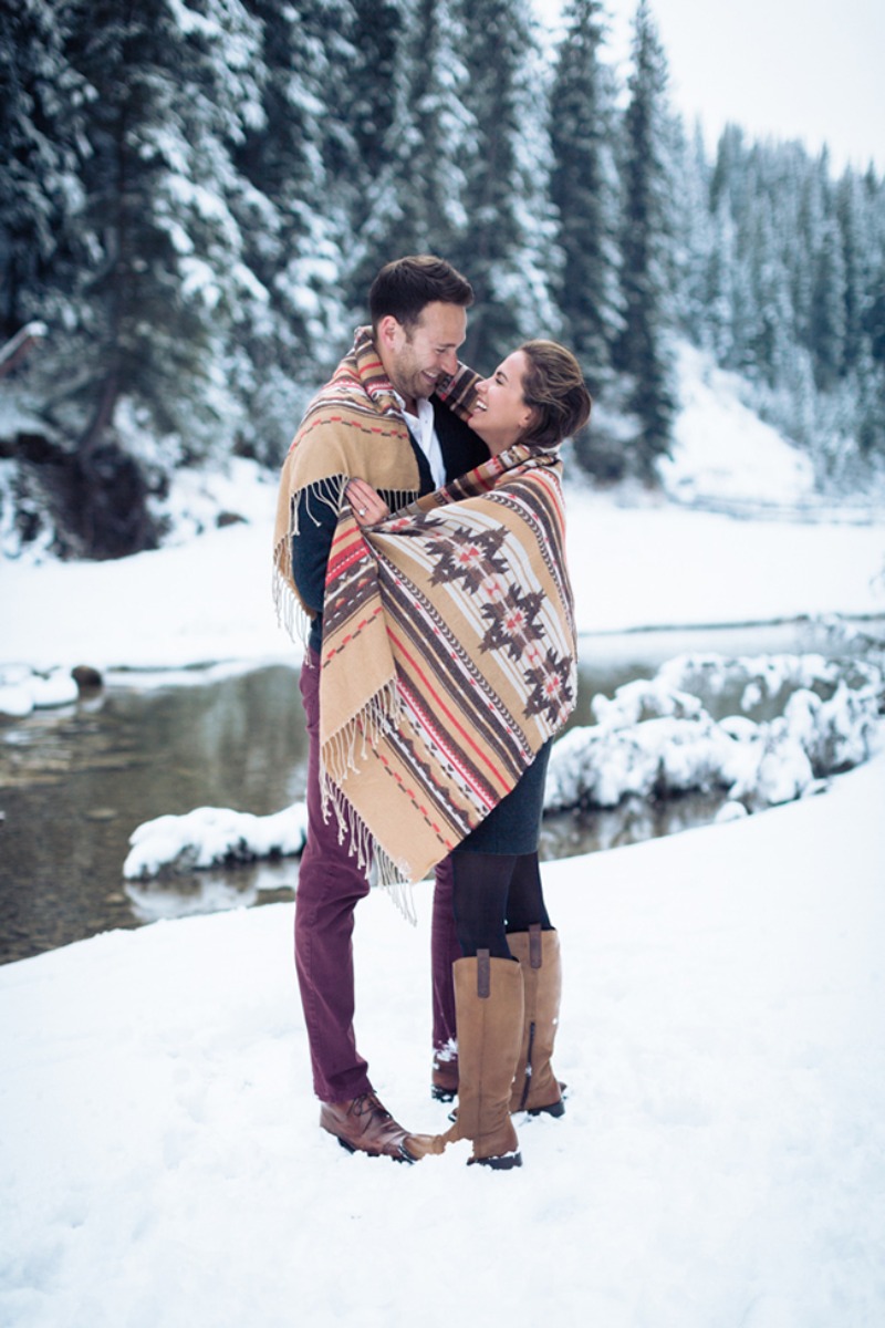 10-winter-engagement-shoot-ideas-weddingchicks