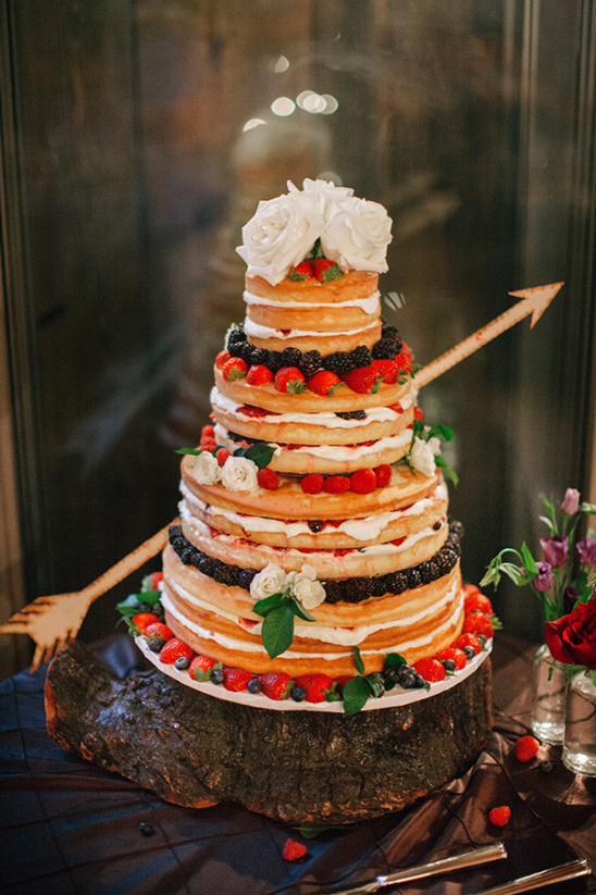 naked cake with fruit @weddingchicks