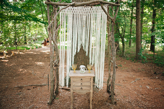 wooden ceremony arch @weddingchicks