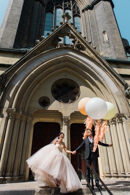 bicycles-and-balloons-wedding-in-peach