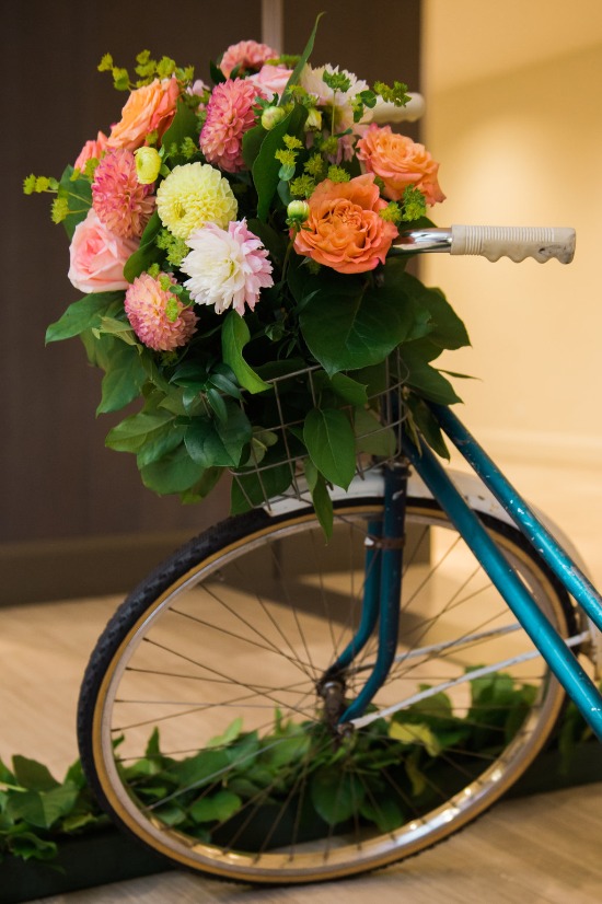 bicycles-and-balloons-wedding-in-peach
