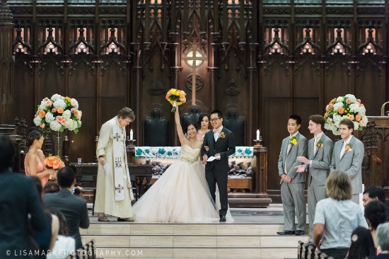 bicycles-and-balloons-wedding-in-peach