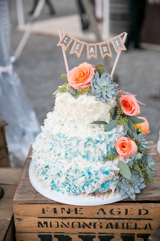 blue and white wedding cake @weddingchicks