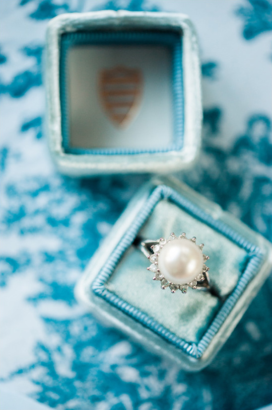 blue mrs box engagement ring @weddingchicks