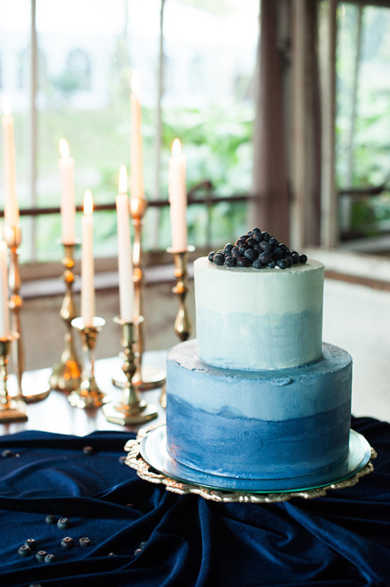 blue watercolor wedding cake @weddingchicks